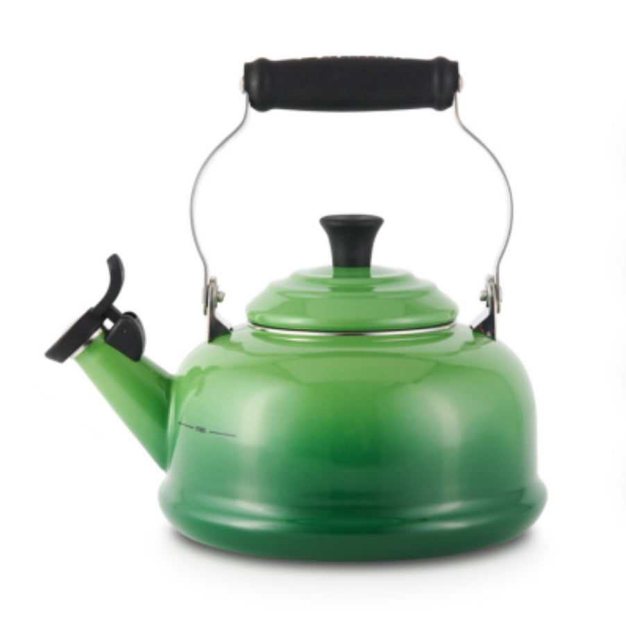 LE CREUSET. Whistling Tea kettle(green)
